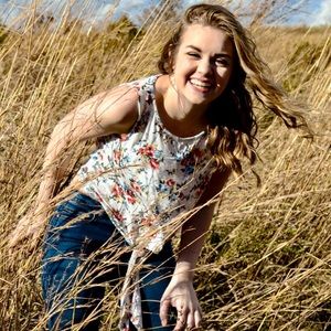 Meet your Posher, Calina